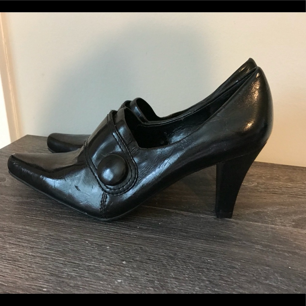 Black pointed toe loafer heel